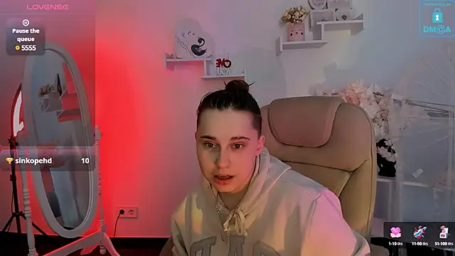 Dolly  Queen  online show from 02-08-25, 11:34