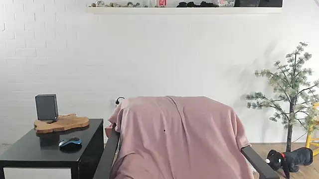 MendiPetite online show from 02-18-26, 09:11