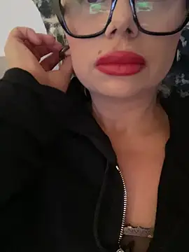 Snapshot of luna_14 chatting on 10-14-25, 06:58 luna 14 online show from 10-14-25, 06:58