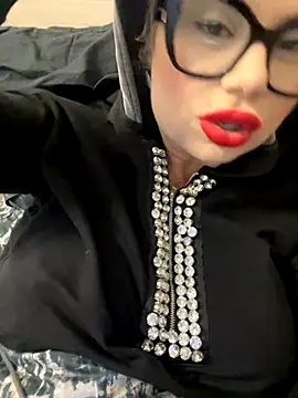 Snapshot of luna_14 chatting on 10-18-25, 10:38 luna 14 online show from 10-18-25, 10:38