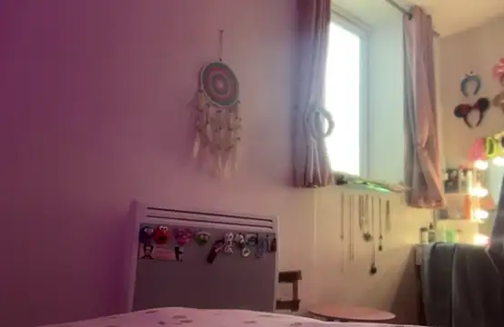 Snapshot of pinkie_piexx chatting on 10-17-25, 03:47 pinkie piexx online show from 10-17-25, 03:47