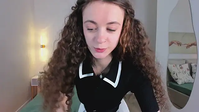 Snapshot of Curly_Moon chatting on 06-20-26, 02:42 Curly Moon online show from 06-20-26, 02:42