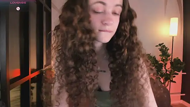 Snapshot of Curly_Moon chatting on 07-01-26, 01:45 Curly Moon online show from 07-01-26, 01:45