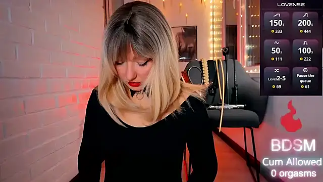 Snapshot of Sandralawrence chatting on 11-21-25, 09:35 Sandralawrence online show from 11-21-25, 09:35