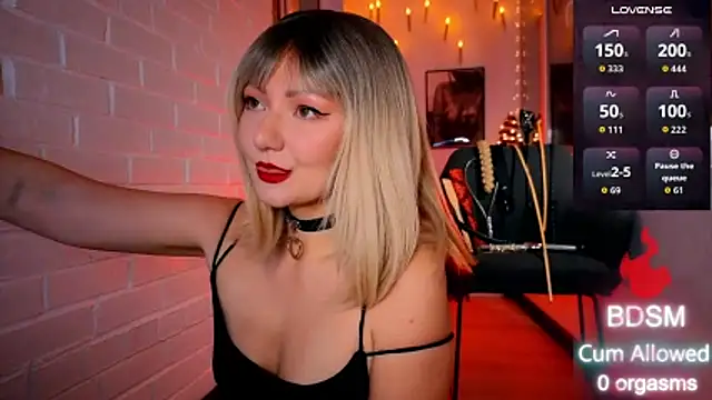 Snapshot of Sandralawrence chatting on 12-15-25, 09:52 Sandralawrence online show from 12-15-25, 09:52