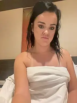 English-Chloe96 online show from 02-02-26, 06:23