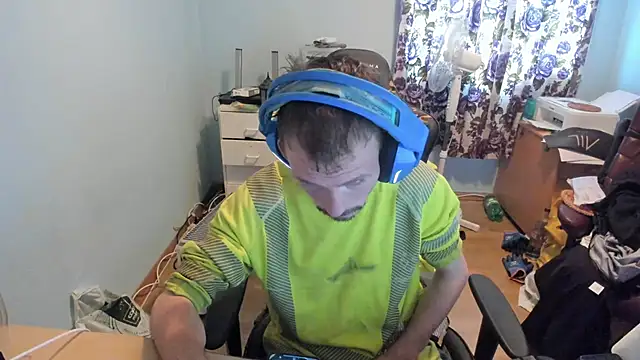 Snapshot of sexy264329 chatting on 10-06-25, 02:03 sexy264329 online show from 10-06-25, 02:03