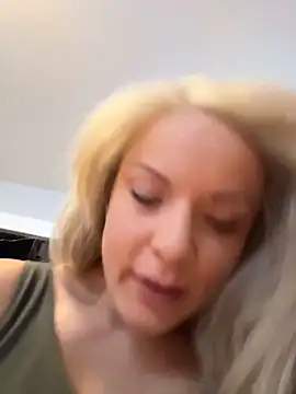 EllaSnow online show from 04-09-26, 12:54