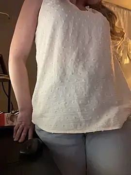 EllaSnow online show from 04-22-26, 02:58