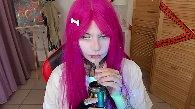 Snapshot of mekurisu chatting on 10-28-25, 01:20 mekurisu online show from 10-28-25, 01:20