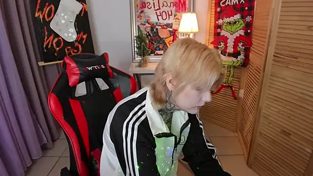 Snapshot of mekurisu chatting on 12-05-25, 08:23 mekurisu online show from 12-05-25, 08:23