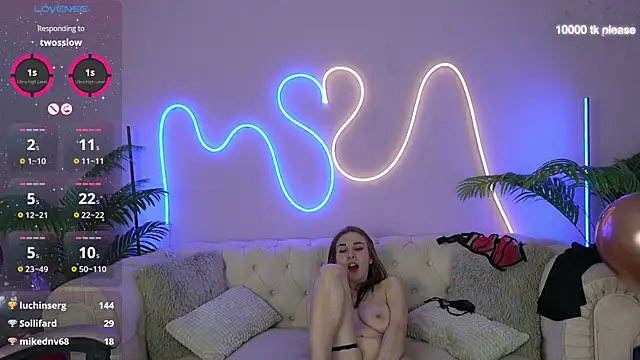 Snapshot of JennyyLuv chatting on 02-13-25, 02:01 JennyyLuv online show from 02-13-25, 02:01