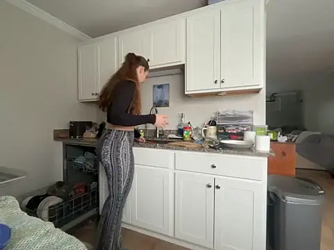 MissSwitch online show from 12-14-25, 07:51