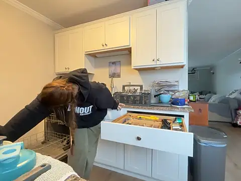 MissSwitch online show from 12-16-25, 01:38