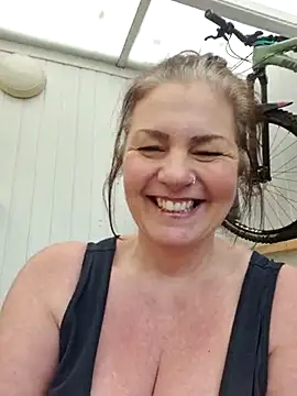 Snapshot of 420Curvybabe chatting on 02-25-25, 12:13 420Curvybabe online show from 02-25-25, 12:13