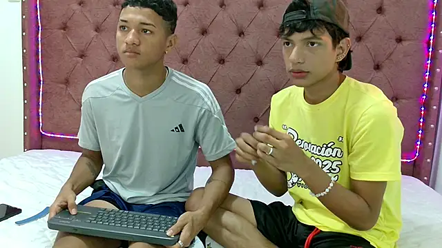Snapshot of boys_yourparty chatting on 02-05-25, 01:33 boys yourparty online show from 02-05-25, 01:33