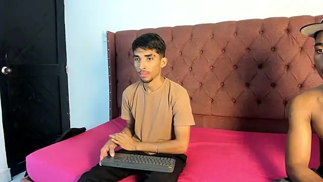 Snapshot of boys_yourparty chatting on 09-18-25, 01:13 boys yourparty online show from 09-18-25, 01:13