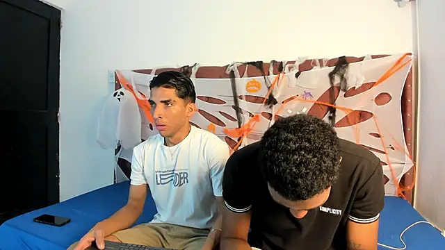 Snapshot of boys_yourparty chatting on 10-23-25, 01:10 boys yourparty online show from 10-23-25, 01:10