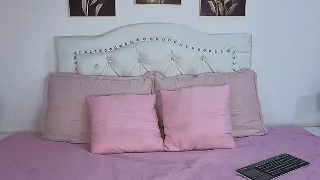 Snapshot of AnneGagner chatting on 09-14-25, 06:51 AnneGagner online show from 09-14-25, 06:51