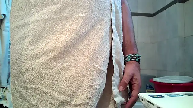 Snapshot of Kalia_Cross chatting on 10-10-25, 01:32 Kalia Cross online show from 10-10-25, 01:32