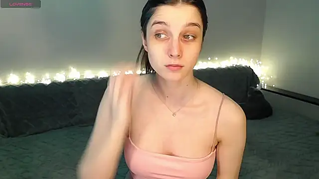 Abigail Wills online show from 11-20-25, 05:23