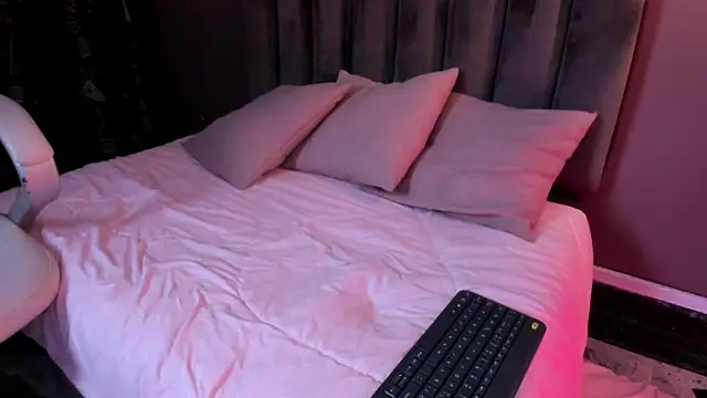 anniemayerx  online show from 01-24-25, 03:34