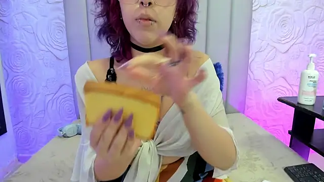 AlexaFoxy18 online show from 04-23-26, 06:14