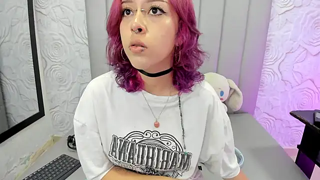 AlexaFoxy18 online show from 04-29-26, 07:01