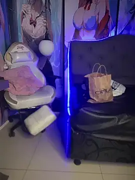 Im Little online show from 12-31-24, 03:23