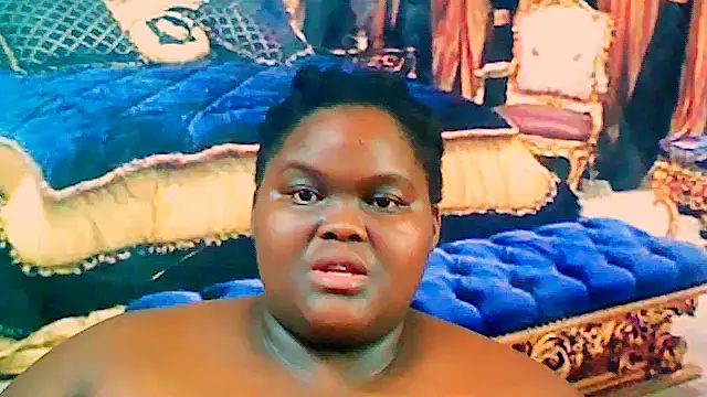 Snapshot of EbonyHotBuns chatting on 03-13-25, 02:12 EbonyHotBuns online show from 03-13-25, 02:12