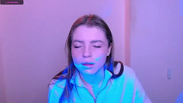 MissOliviaa  online show from 12-21-25, 07:15