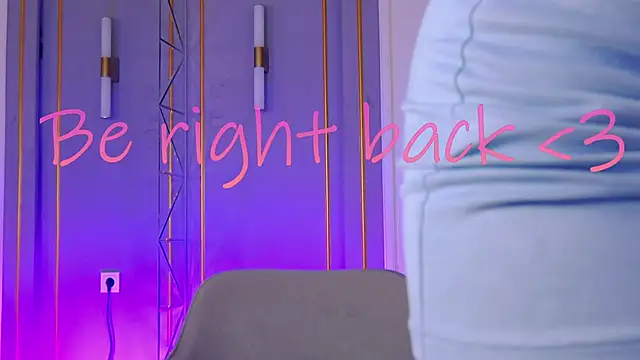 Snapshot of Smiley_Mia chatting on 01-31-25, 08:11 Smiley Mia online show from 01-31-25, 08:11