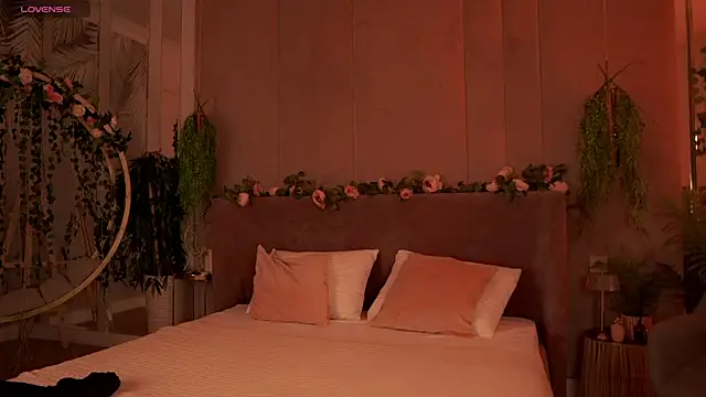 Snapshot of Smiley_Mia chatting on 09-14-25, 05:06 Smiley Mia online show from 09-14-25, 05:06