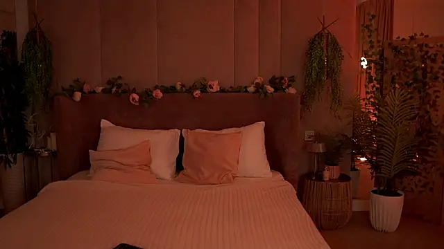 Snapshot of Smiley_Mia chatting on 09-18-25, 05:09 Smiley Mia online show from 09-18-25, 05:09