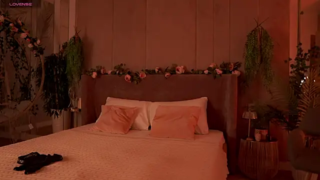 Snapshot of Smiley_Mia chatting on 09-21-25, 05:09 Smiley Mia online show from 09-21-25, 05:09