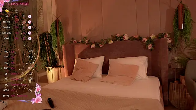 Snapshot of Smiley_Mia chatting on 10-10-25, 05:17 Smiley Mia online show from 10-10-25, 05:17