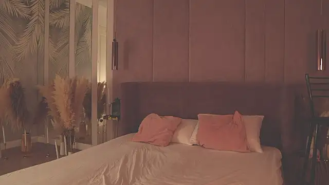 Smiley Mia online show from 02-04-26, 05:02