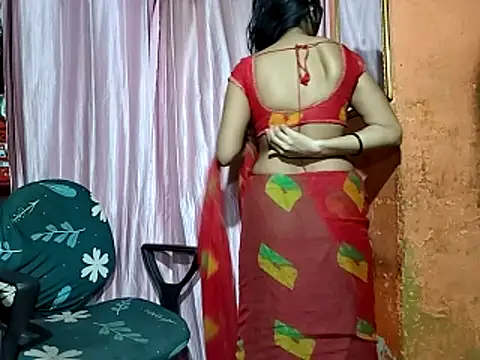 Snapshot of poojaxxx65 chatting on 11-23-25, 11:04 poojaxxx65 online show from 11-23-25, 11:04