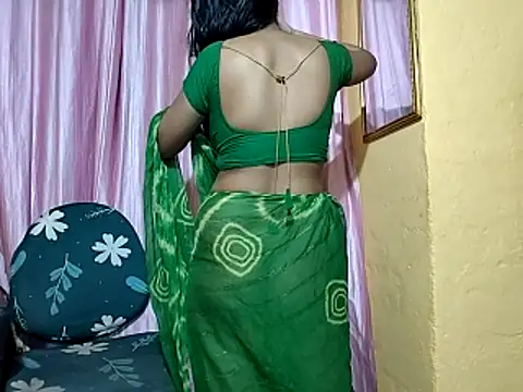 Snapshot of poojaxxx65 chatting on 12-16-25, 11:32 poojaxxx65 online show from 12-16-25, 11:32