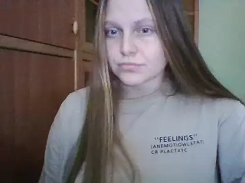 Snapshot of Evasapples chatting on 12-12-24, 05:37 Evasapples online show from 12-12-24, 05:37