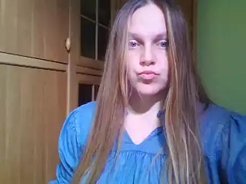 Snapshot of Evasapples chatting on 12-13-24, 08:58 Evasapples online show from 12-13-24, 08:58