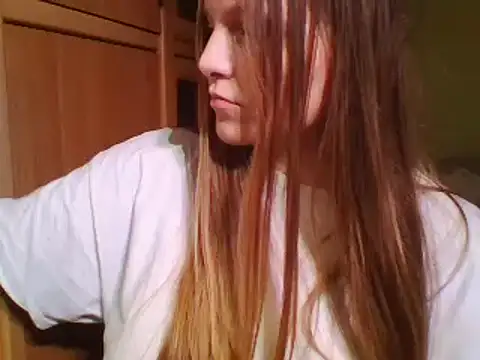 Snapshot of Evasapples chatting on 12-22-24, 08:14 Evasapples online show from 12-22-24, 08:14