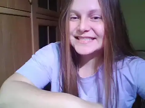 Snapshot of Evasapples chatting on 12-23-24, 02:50 Evasapples online show from 12-23-24, 02:50