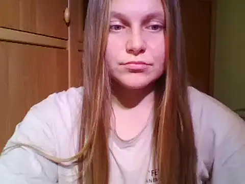 Snapshot of Evasapples chatting on 01-03-25, 06:03 Evasapples online show from 01-03-25, 06:03