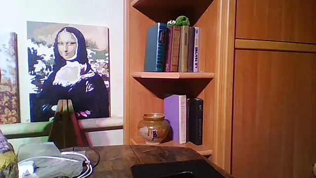 Snapshot of Evasapples chatting on 01-08-25, 09:12 Evasapples online show from 01-08-25, 09:12