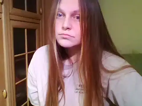 Snapshot of Evasapples chatting on 01-25-25, 07:28 Evasapples online show from 01-25-25, 07:28