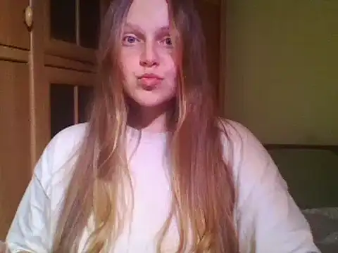 Snapshot of Evasapples chatting on 02-05-25, 02:59 Evasapples online show from 02-05-25, 02:59