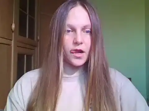 Snapshot of Evasapples chatting on 02-11-25, 07:54 Evasapples online show from 02-11-25, 07:54