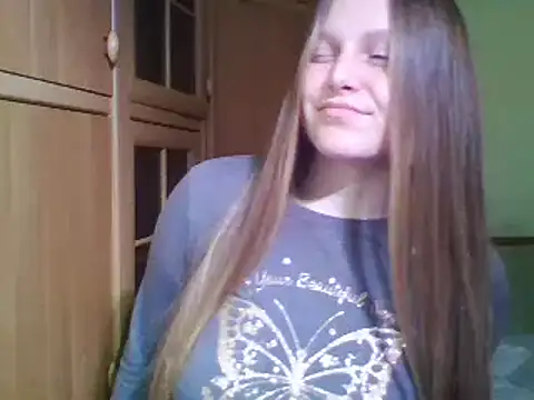 Snapshot of Evasapples chatting on 02-15-25, 03:50 Evasapples online show from 02-15-25, 03:50