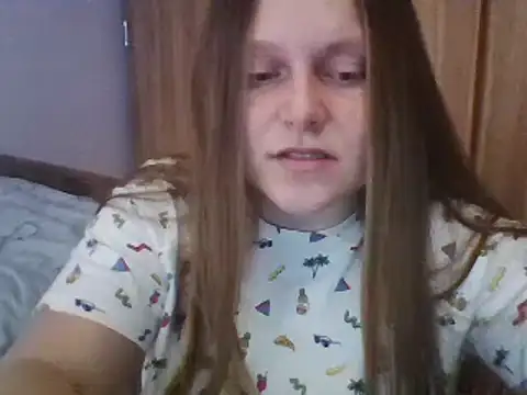 Snapshot of Evasapples chatting on 02-21-25, 11:33 Evasapples online show from 02-21-25, 11:33